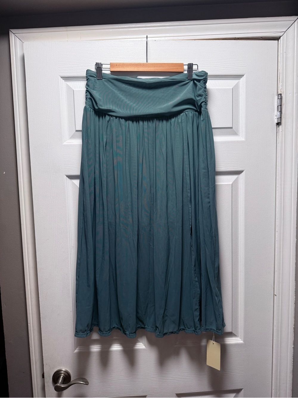 Halara NWT teal midi skirt with elastic waistband & flowy design - shorts under